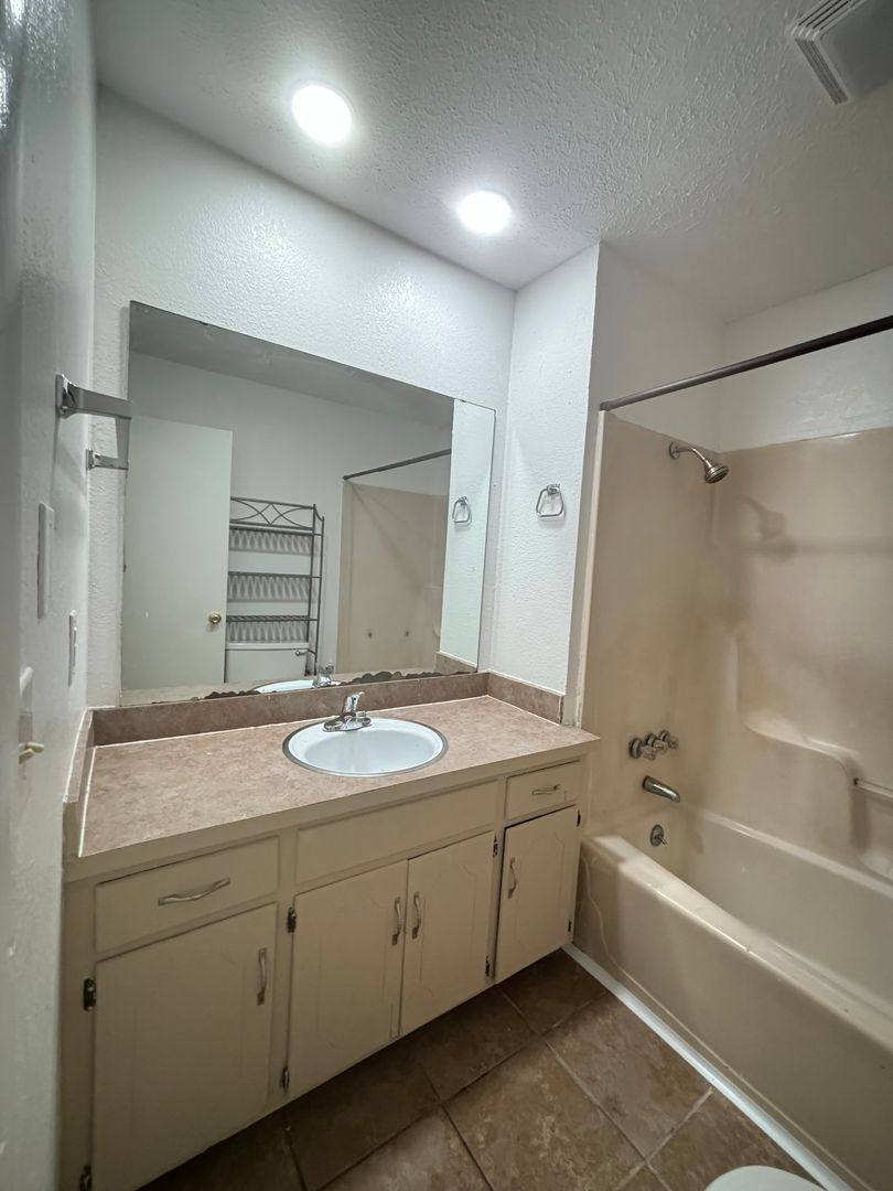 Apartment for rent at 414-416 S 8th Ave, Ozark, MO 65721