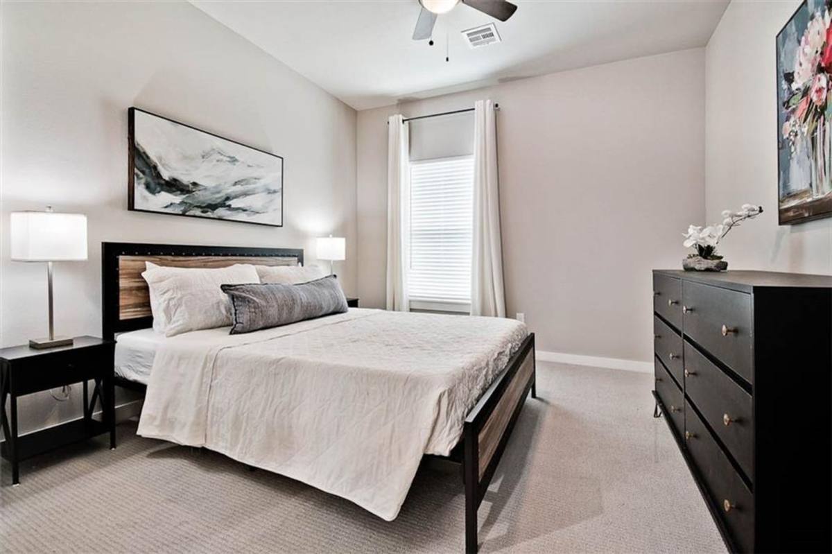 Townhouse for rent at 281 W Ash St, Fayetteville, AR 72703