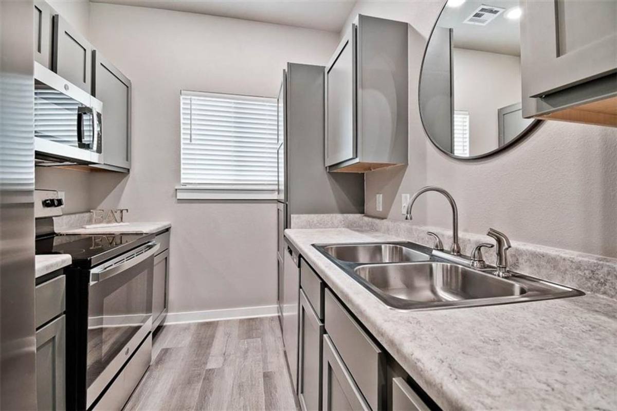 Townhouse for rent at 281 W Ash St, Fayetteville, AR 72703
