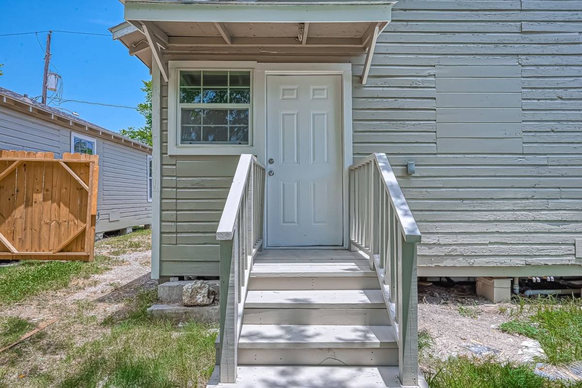 Apartment for rent at 3270-3274 Reeves St, Houston, TX 77004
