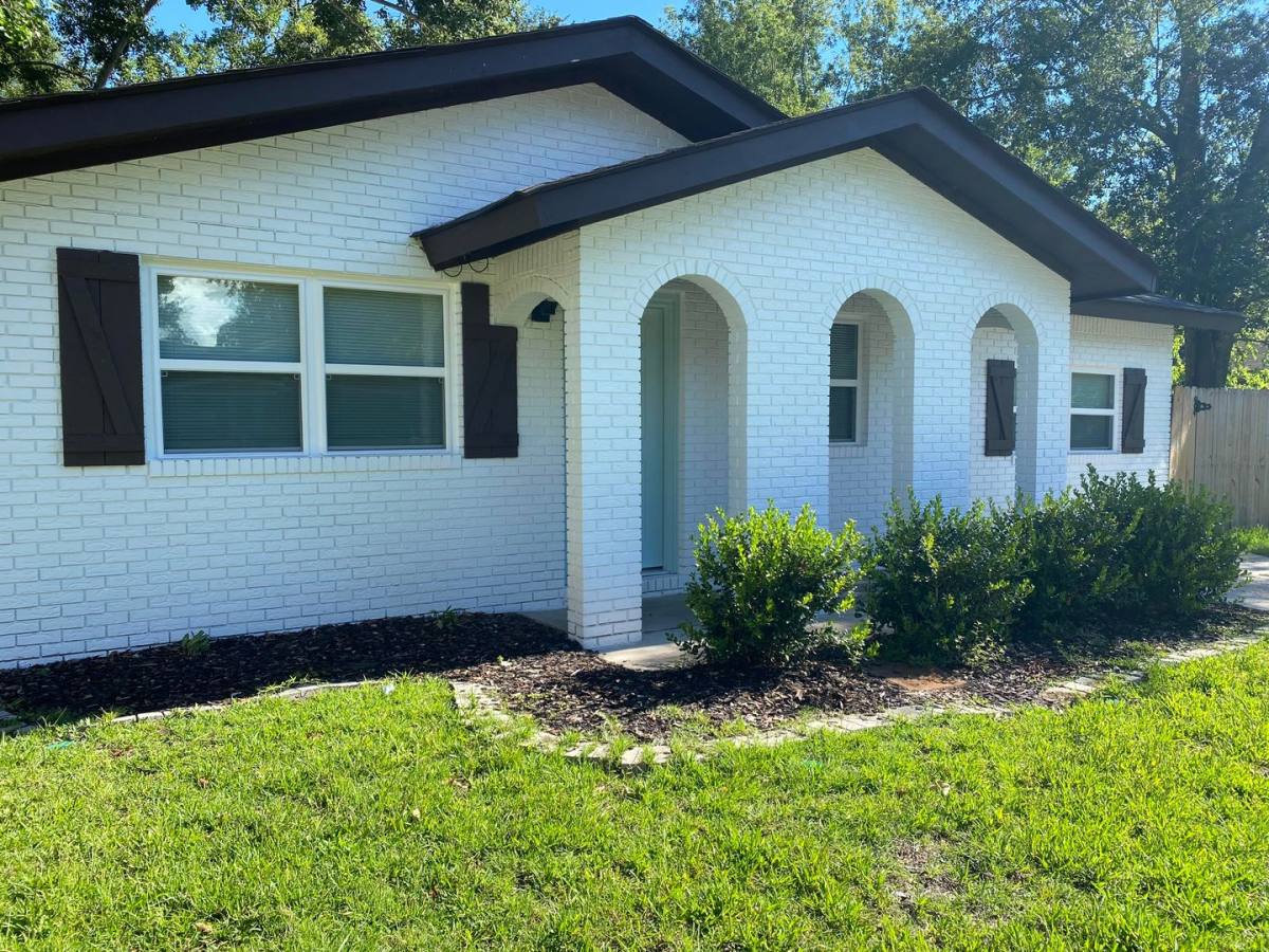House for rent at 206 Woodland Circle, Ocean Springs, MS 39564