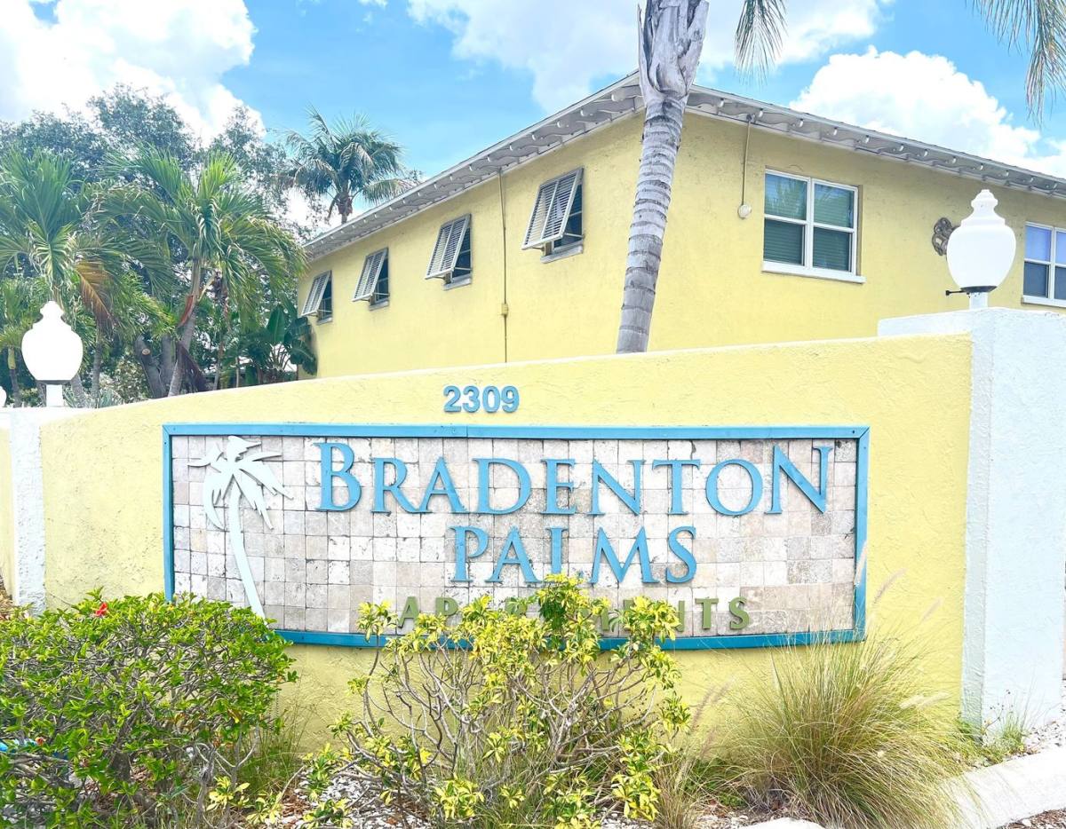 Apartment for rent at 2309 Manatee Ave W, Bradenton, FL 34205