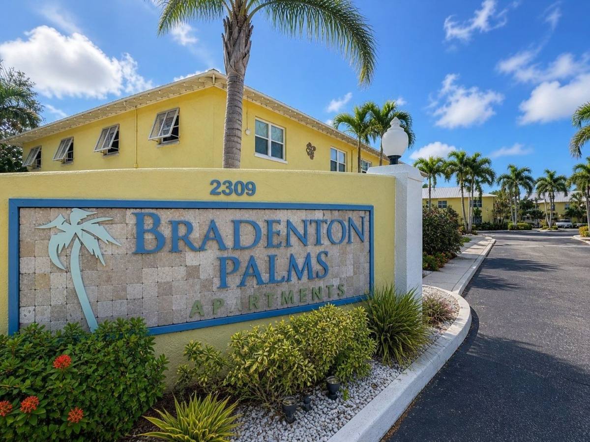 Apartment for rent at 2309 Manatee Ave W, Bradenton, FL 34205