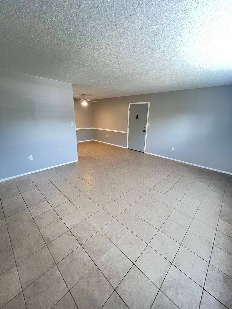 Apartment for rent at 2309 Manatee Ave W, Bradenton, FL 34205