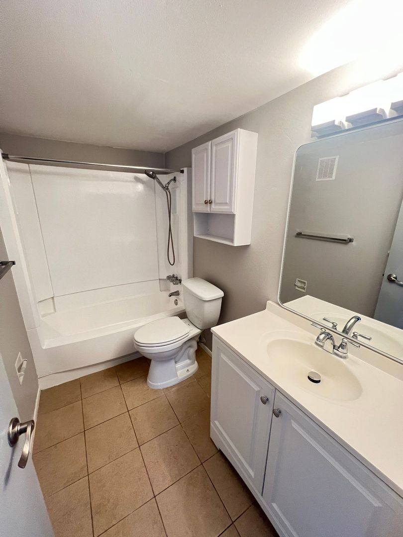 Apartment for rent at 2309 Manatee Ave W, Bradenton, FL 34205