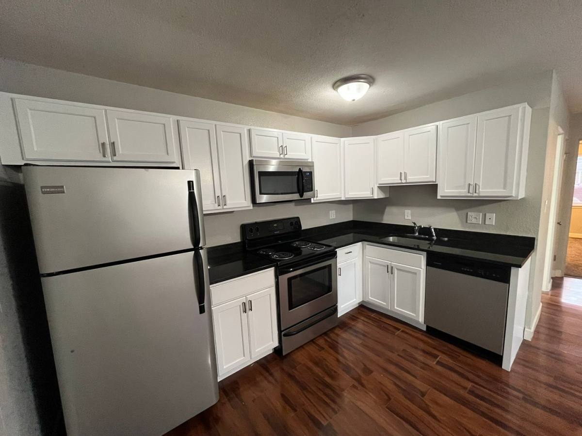 Apartment for rent at 518 Hillsboro Ave, Edwardsville, IL 62025