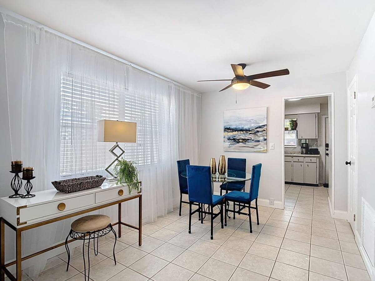 Apartment for rent at 220 SE Jefferson Circle N, Saint Petersburg, FL 33703