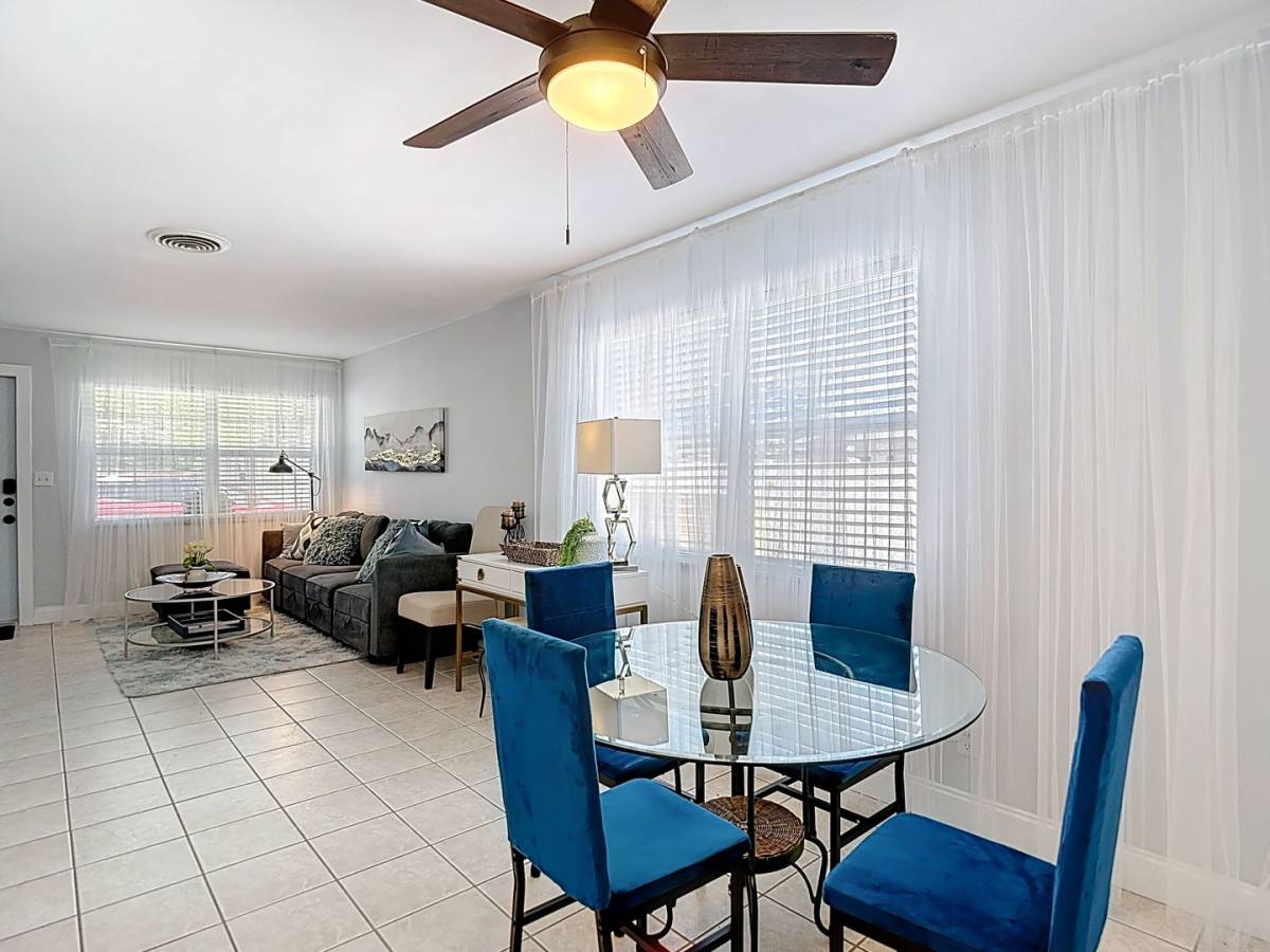 Apartment for rent at 220 SE Jefferson Circle N, Saint Petersburg, FL 33703