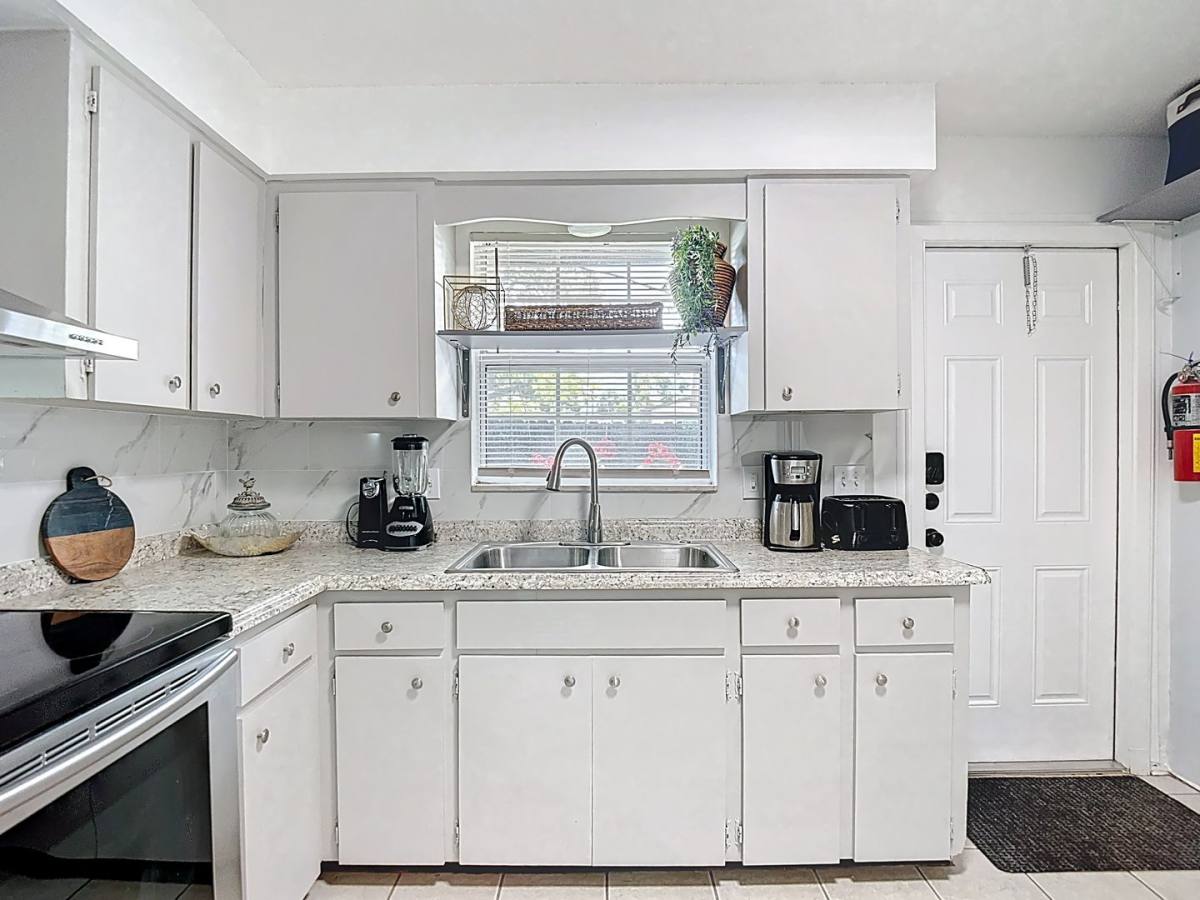 Apartment for rent at 220 SE Jefferson Circle N, Saint Petersburg, FL 33703