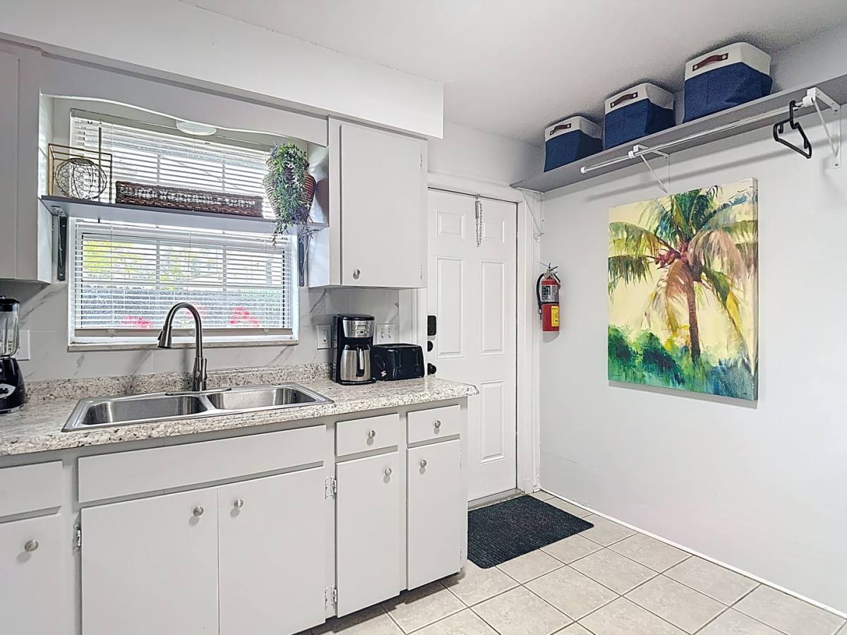 Apartment for rent at 220 SE Jefferson Circle N, Saint Petersburg, FL 33703