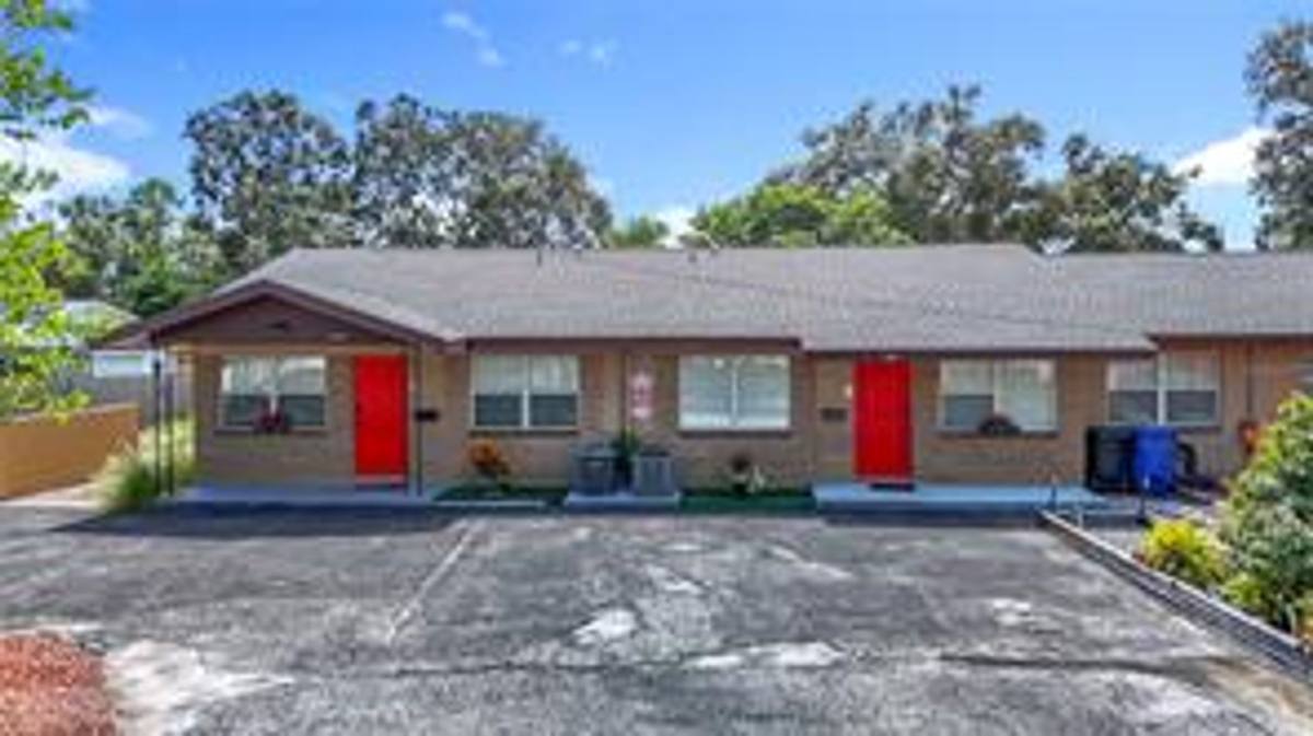 Apartment for rent at 220 SE Jefferson Circle N, Saint Petersburg, FL 33703