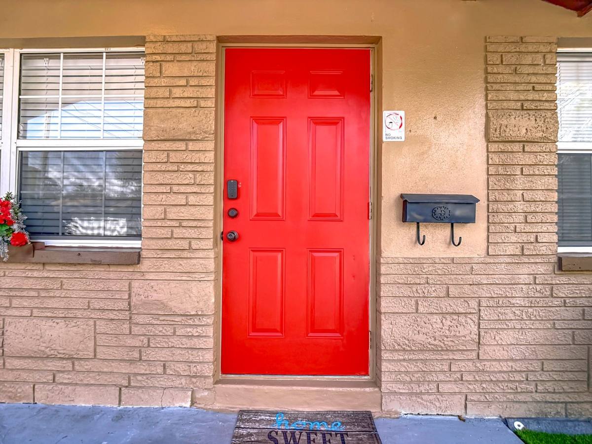 Apartment for rent at 220 SE Jefferson Circle N, Saint Petersburg, FL 33703