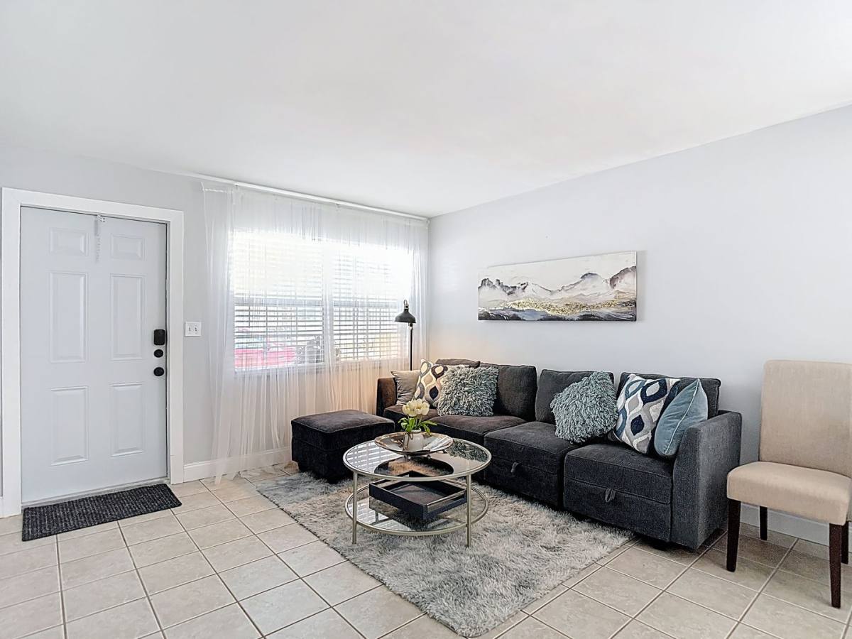 Apartment for rent at 220 SE Jefferson Circle N, Saint Petersburg, FL 33703