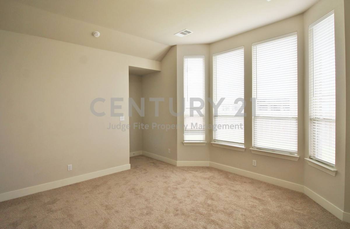 House for rent at 1665 Sheldon Dr, Forney, TX 75126