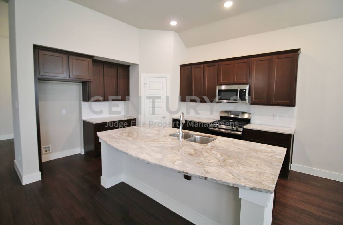 House for rent at 1665 Sheldon Dr, Forney, TX 75126