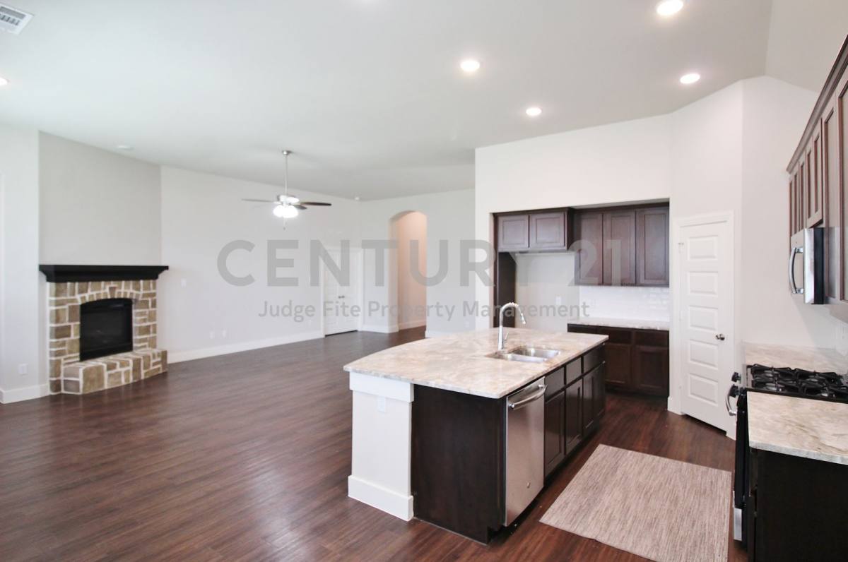 House for rent at 1665 Sheldon Dr, Forney, TX 75126