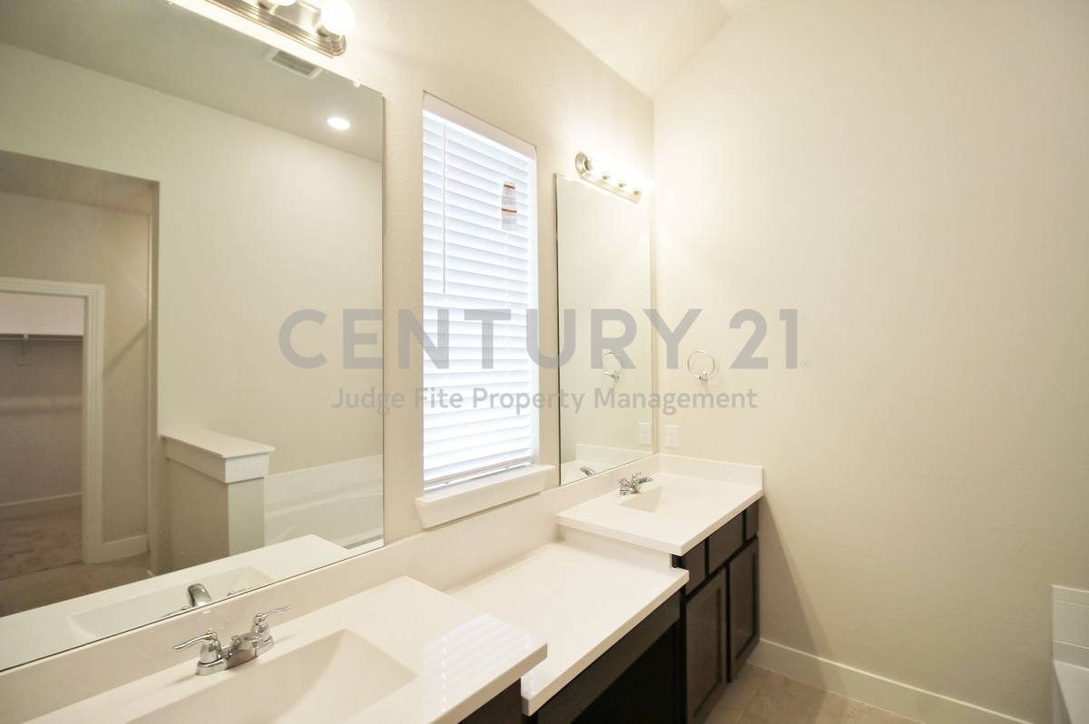 House for rent at 1665 Sheldon Dr, Forney, TX 75126