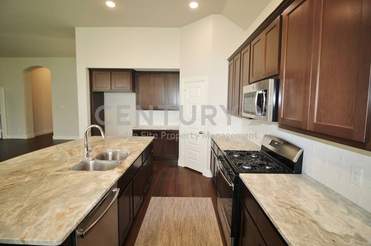 House for rent at 1665 Sheldon Dr, Forney, TX 75126