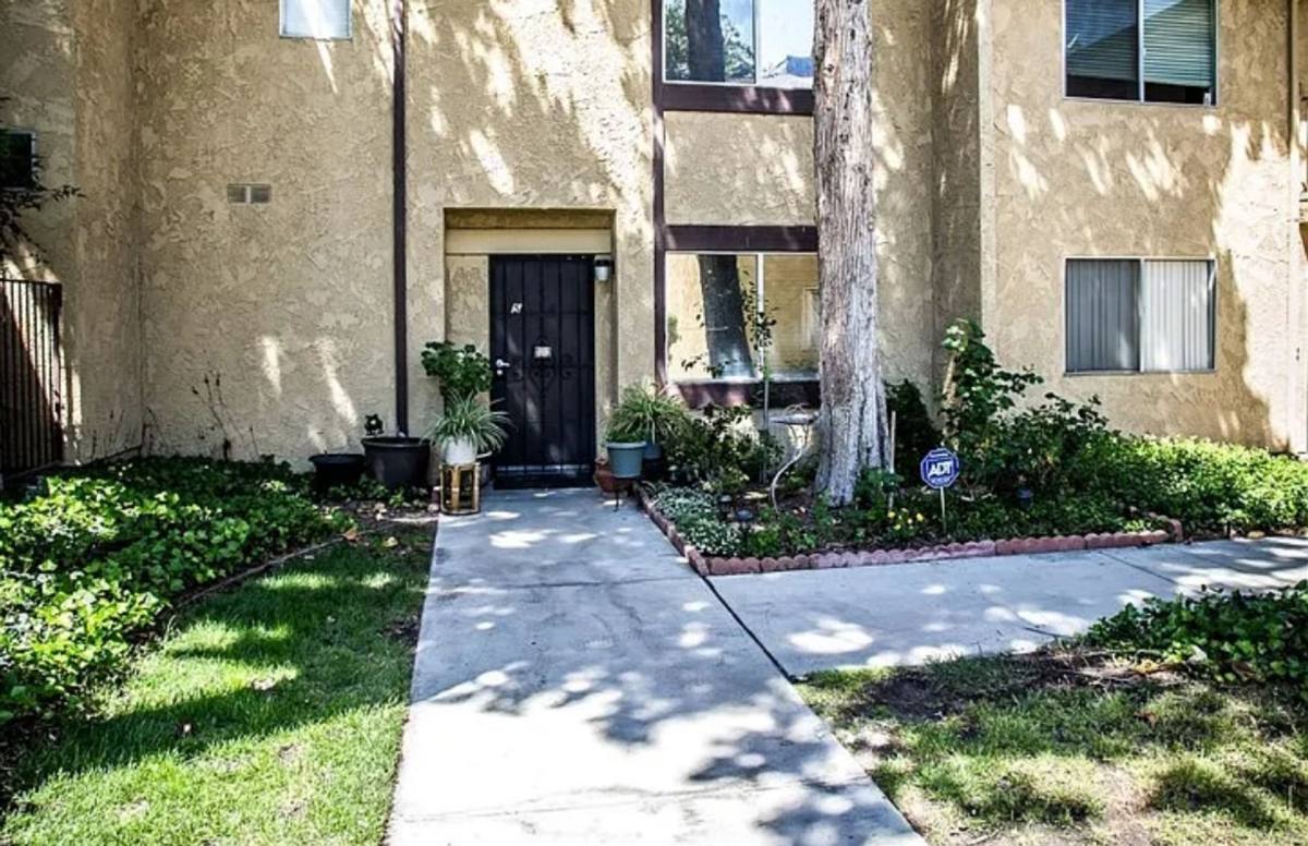 Condo for rent at 42935 15th St W, Lancaster, CA 93534