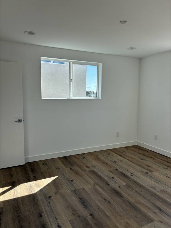 Townhouse for rent at 449 W 74th St, Los Angeles, CA 90003
