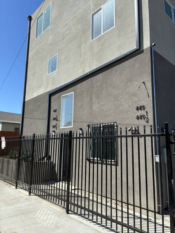 Townhouse for rent at 449 W 74th St, Los Angeles, CA 90003