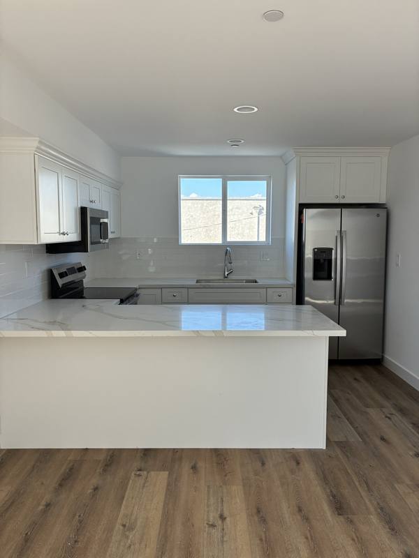 Townhouse for rent at 449 W 74th St, Los Angeles, CA 90003