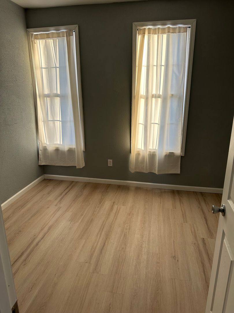 Apartment for rent at 512-514 S 4th St, Terre Haute, IN 47807