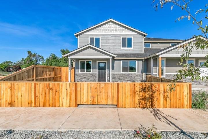 House for rent at 1125 Annalise St, Central Point, OR 97502