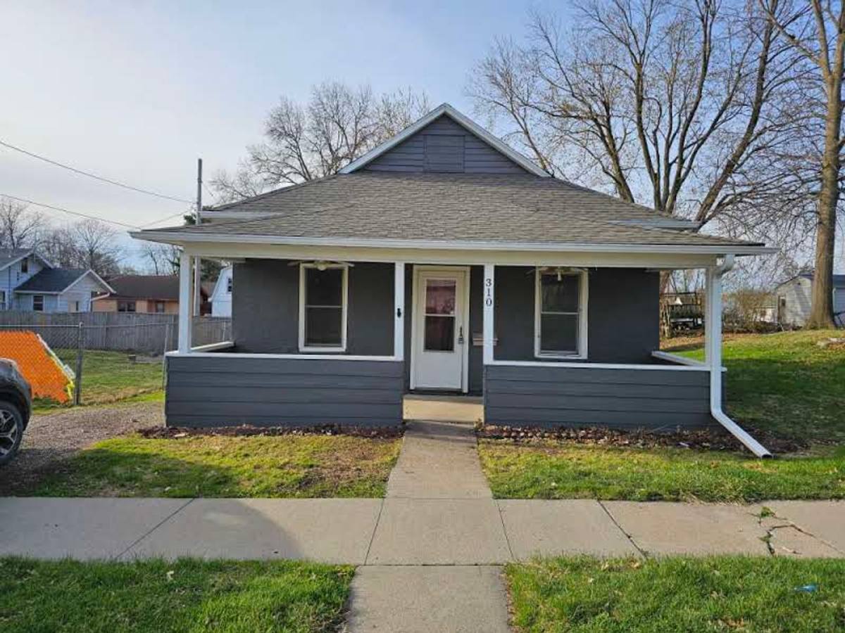House for rent at 310 W Jefferson St, Knoxville, IA 50138