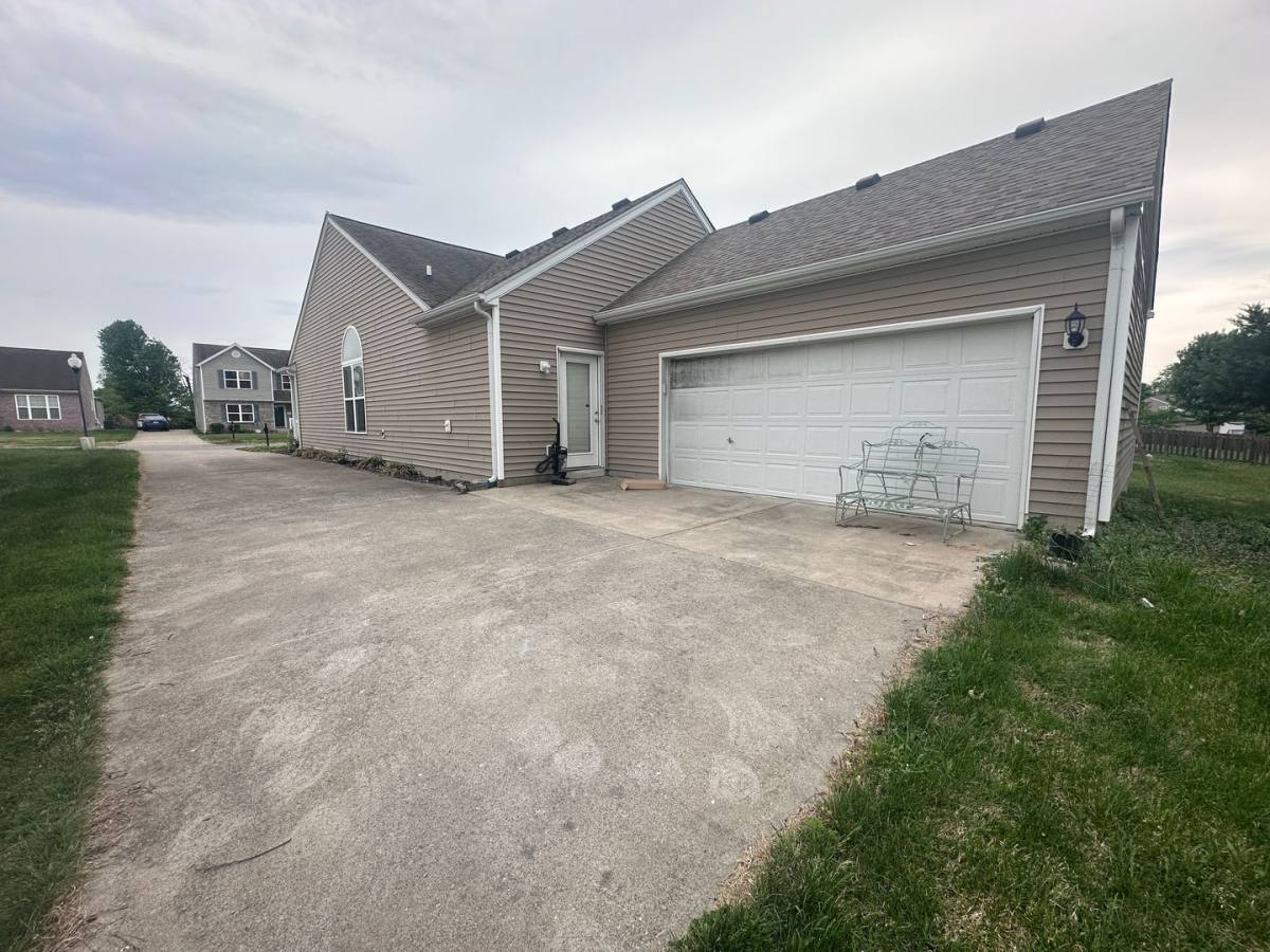 House for rent at 5706 Bannon Crossings Dr, Louisville, KY 40228