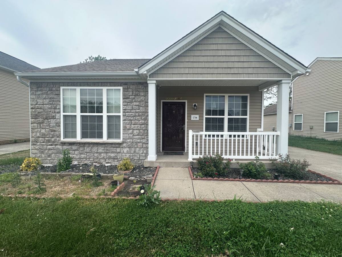 House for rent at 5706 Bannon Crossings Dr, Louisville, KY 40228