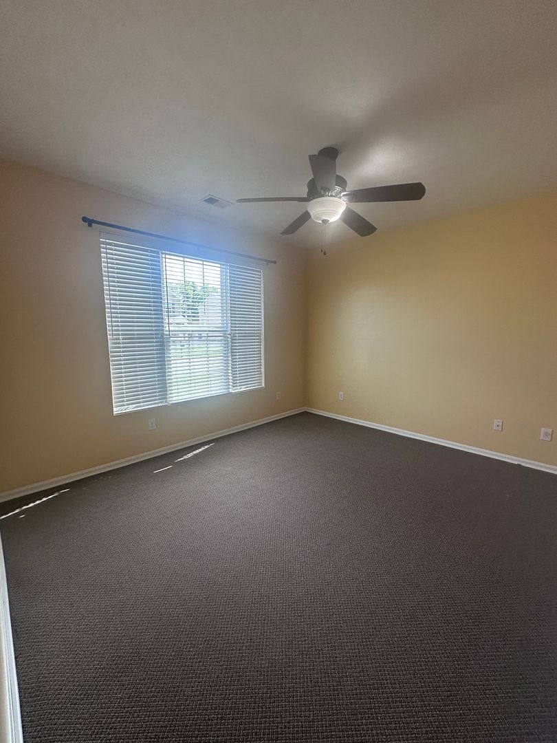 House for rent at 5706 Bannon Crossings Dr, Louisville, KY 40228