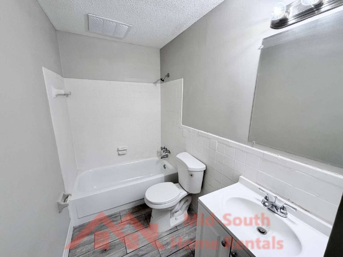Apartment for rent at 139 N Claybrook St, Memphis, TN 38104