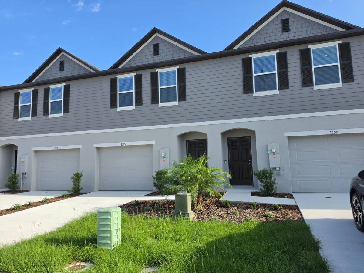 Townhouse for rent at 3600 Summit View Way, Lakeland, FL 33803