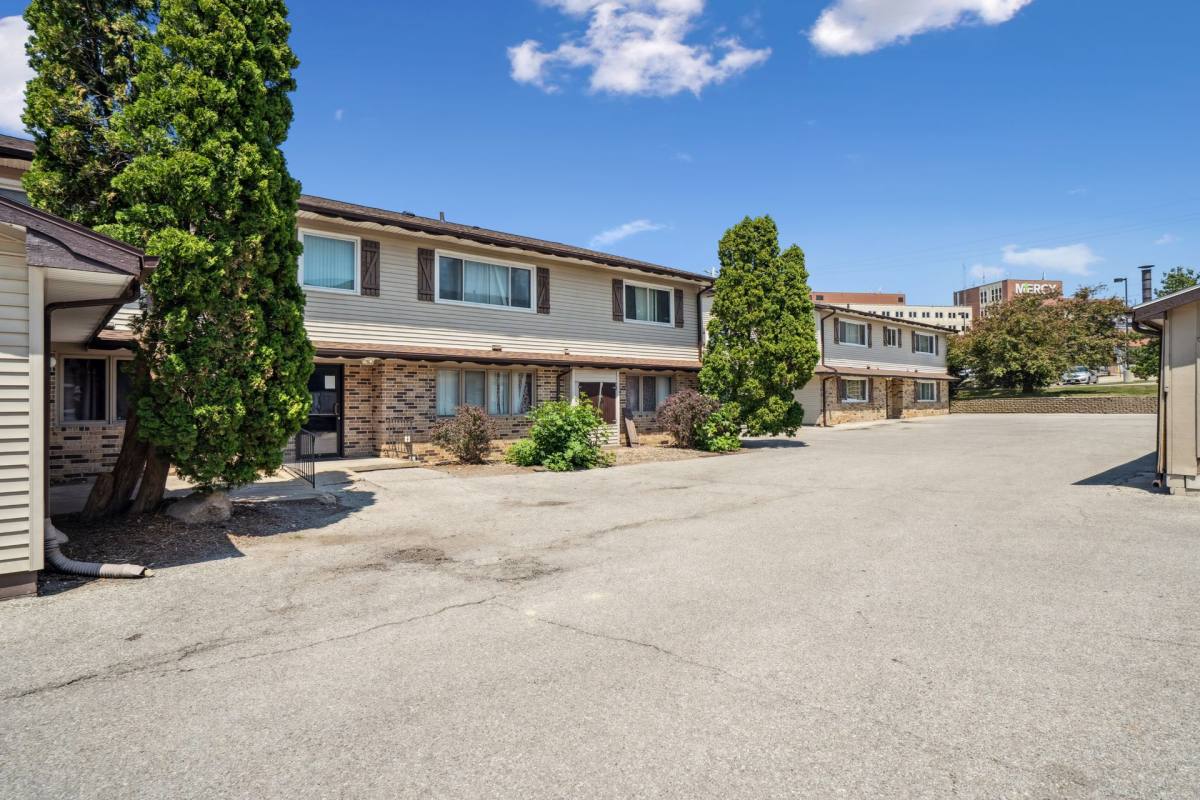 Apartment for rent at 3713 W 9th St, Waterloo, IA 50701