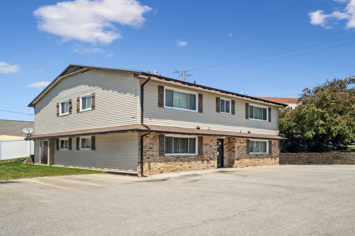 Apartment for rent at 3713 W 9th St, Waterloo, IA 50701