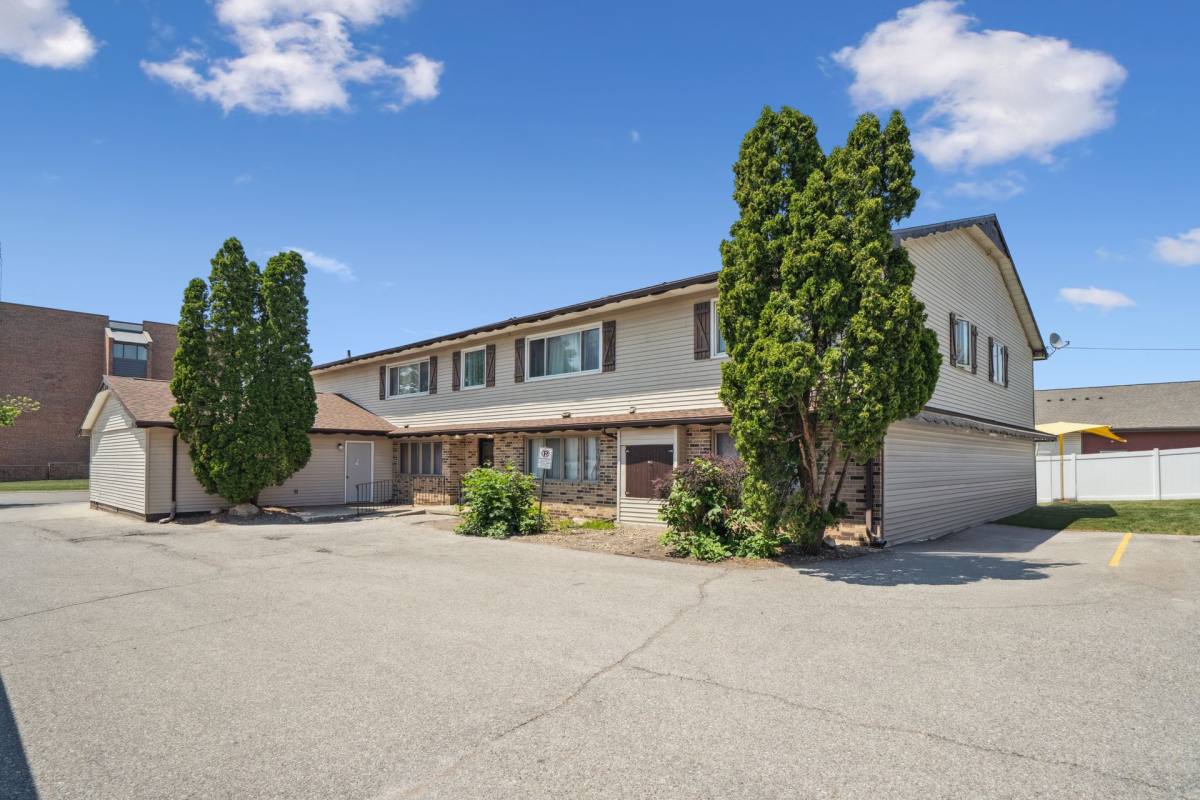 Apartment for rent at 3713 W 9th St, Waterloo, IA 50701