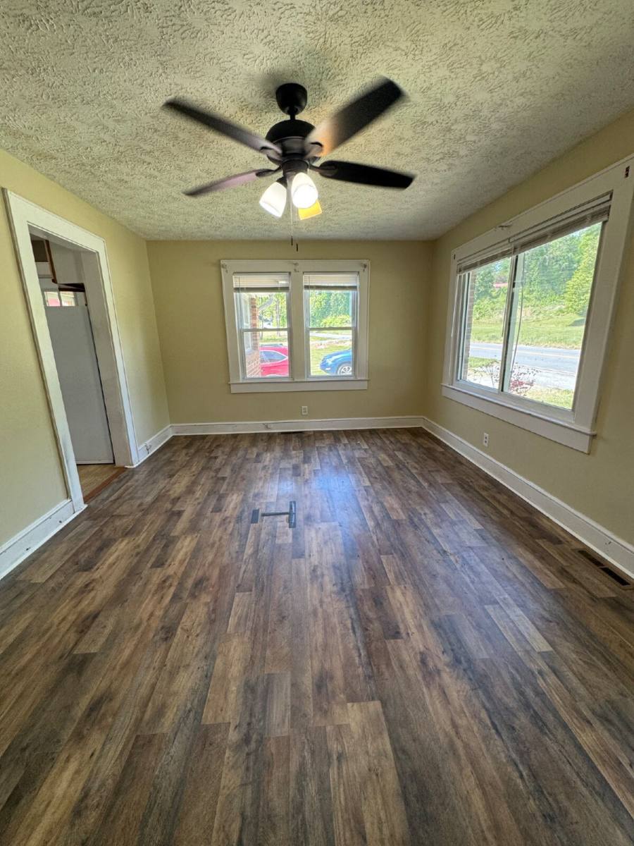 House for rent at 1810 Willow Rd, Hendersonville, NC 28739