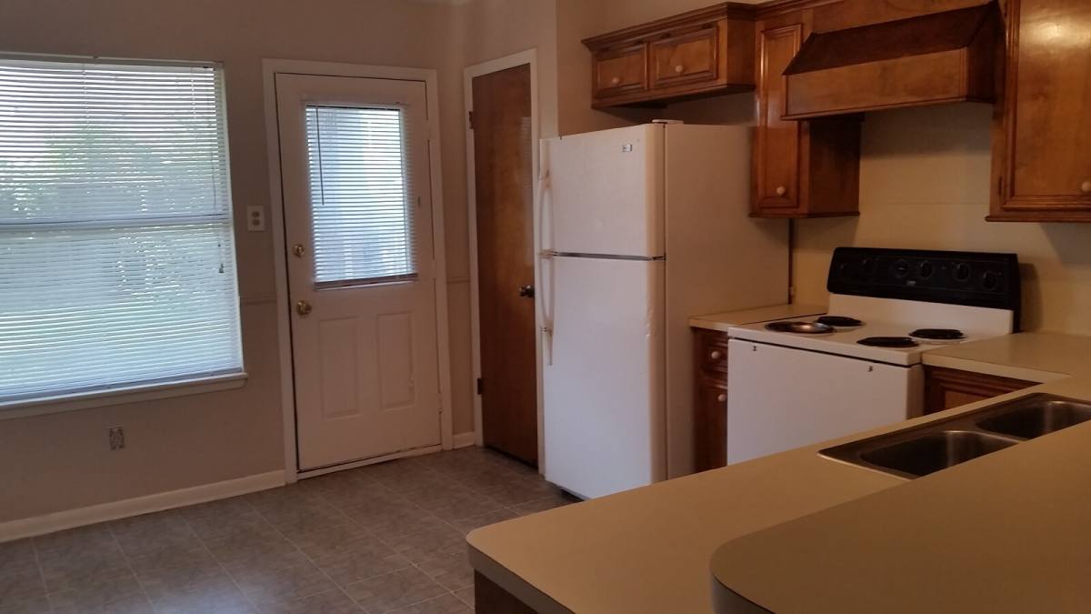 Townhouse for rent at 1715 Hazelwood St, Conroe, TX 77301
