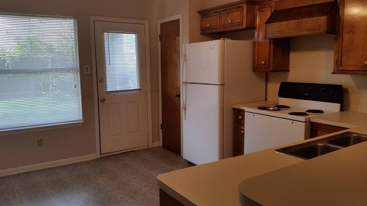 Townhouse for rent at 1715 Hazelwood St, Conroe, TX 77301