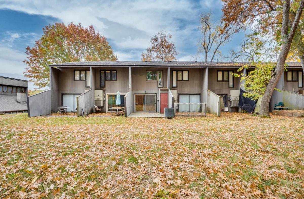 Townhouse for rent at 115 Beechnut St, Johnson City, TN 37601