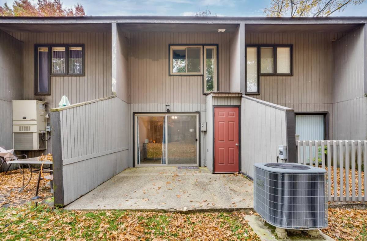 Townhouse for rent at 115 Beechnut St, Johnson City, TN 37601