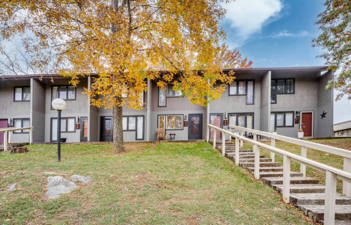 Townhouse for rent at 115 Beechnut St, Johnson City, TN 37601
