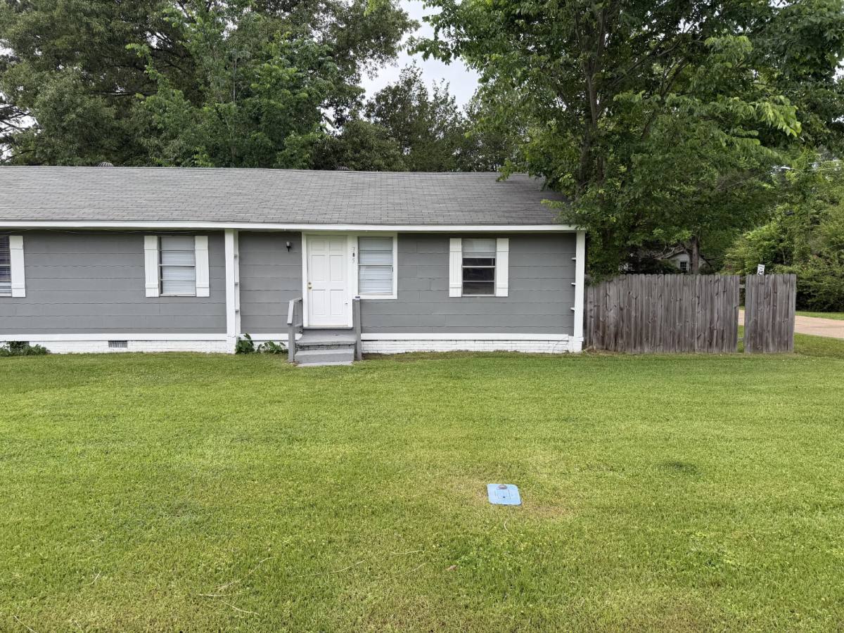House for rent at 305 Valentour Rd N, Pearl, MS 39208