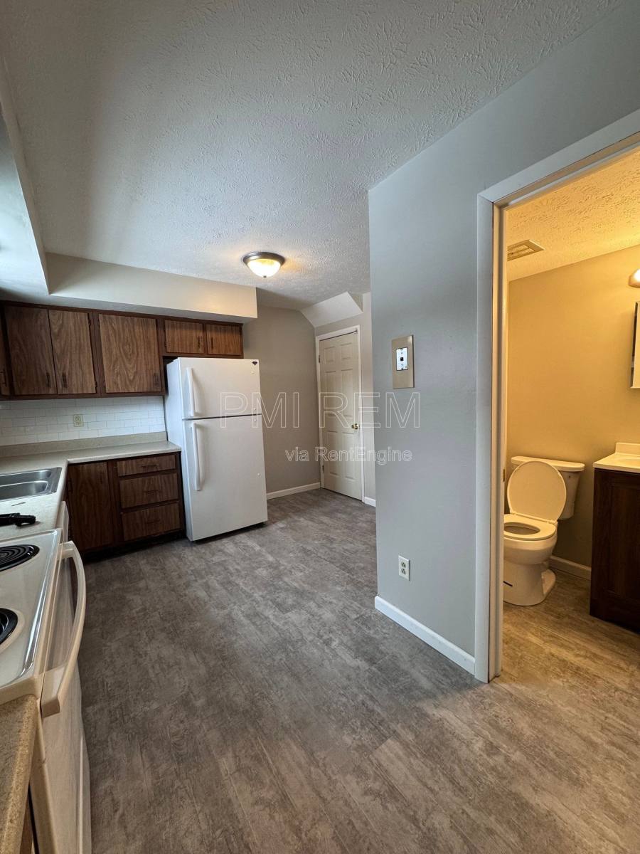 Apartment for rent at 470 Sumner St #2, Akron, OH 44304
