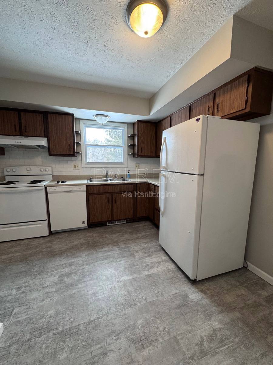 Apartment for rent at 470 Sumner St #2, Akron, OH 44304