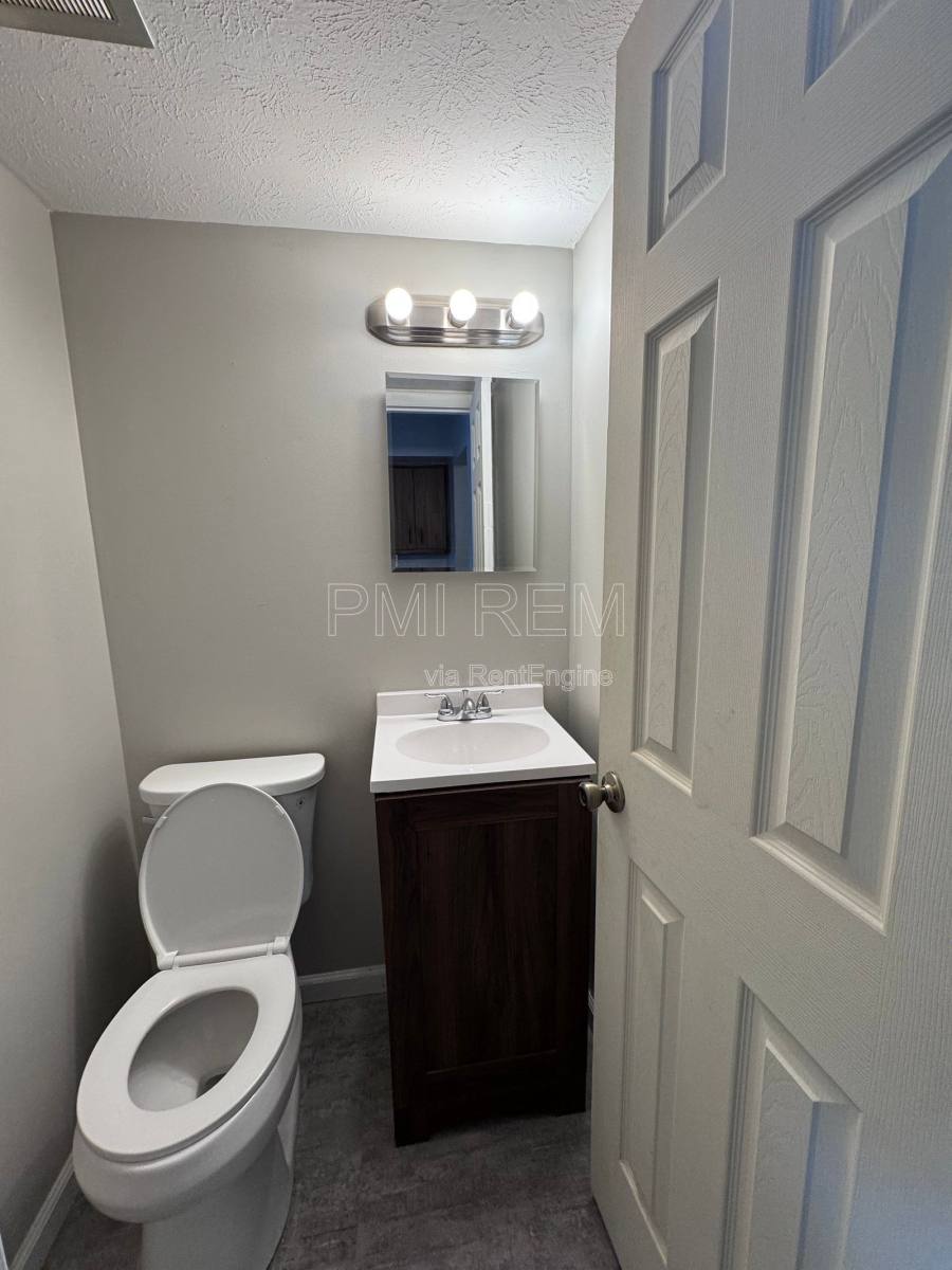 Apartment for rent at 470 Sumner St #2, Akron, OH 44304