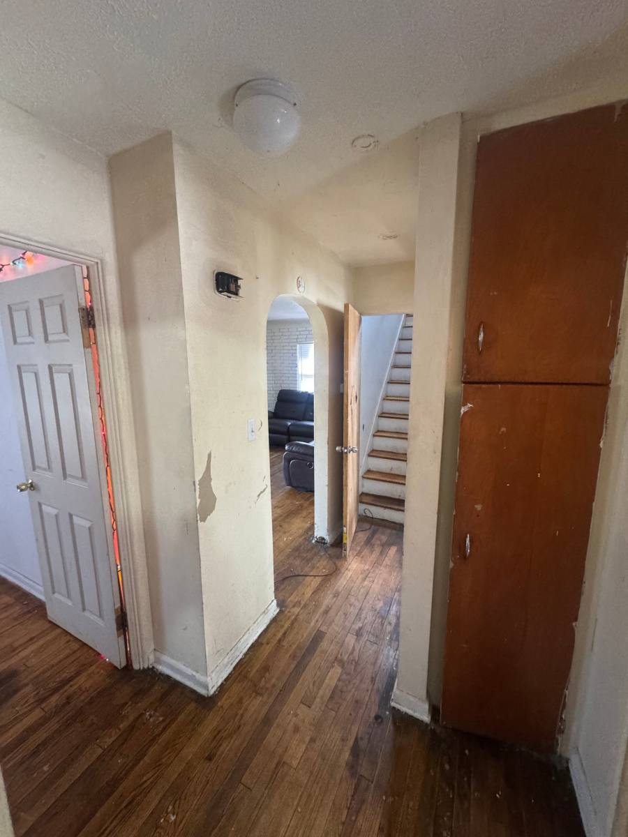 House for rent at 711 W Dewey St, Flint, MI 48504