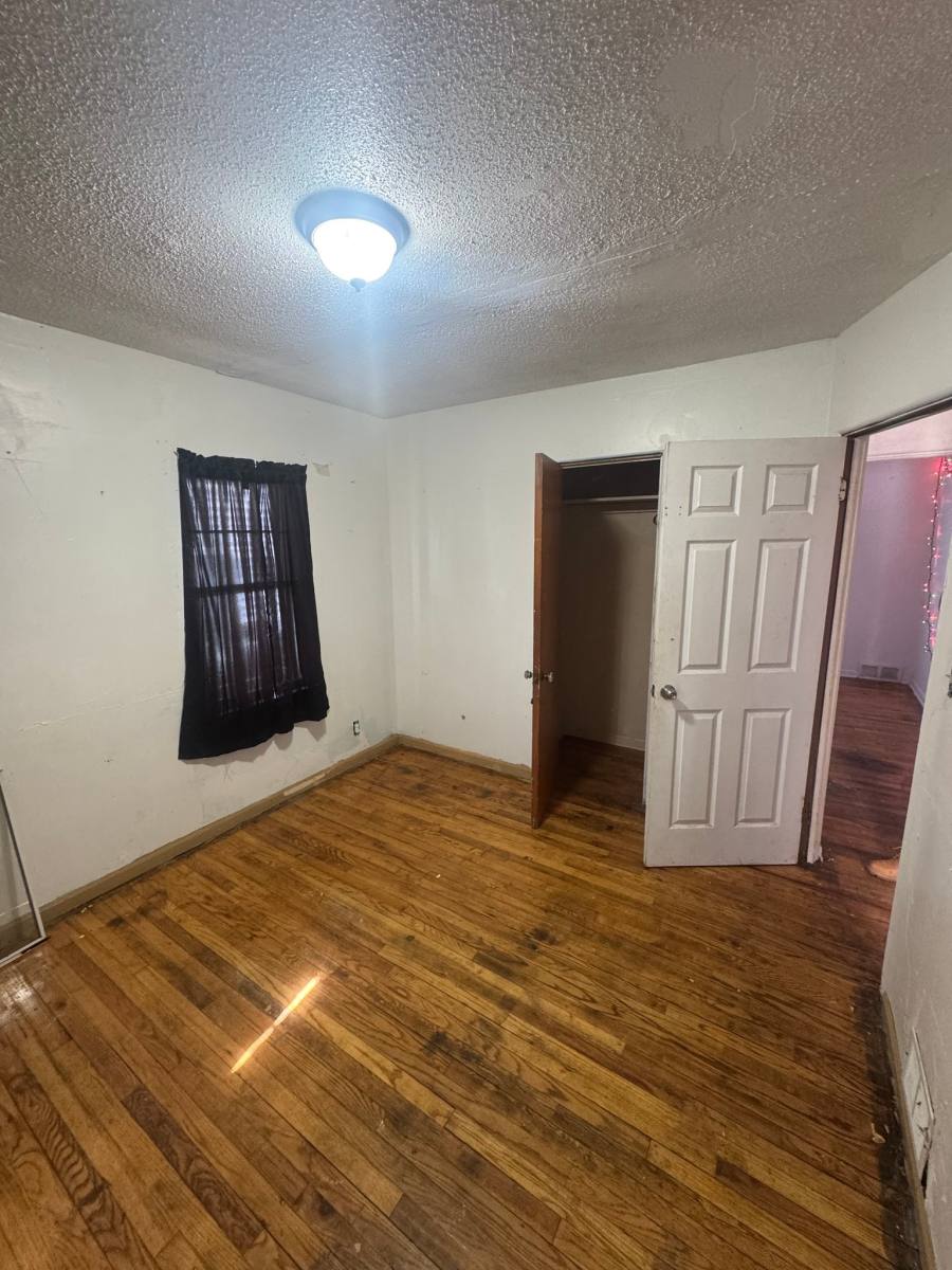 House for rent at 711 W Dewey St, Flint, MI 48504