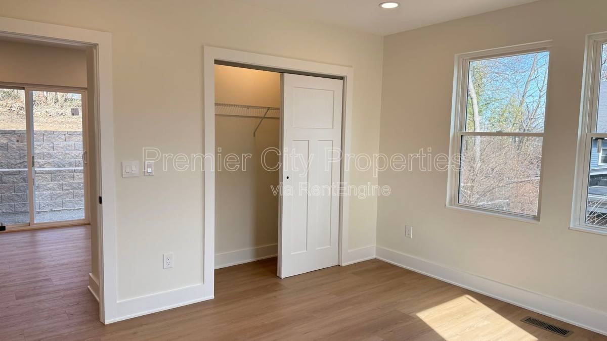 Apartment for rent at 240 McGregor Ave #1, Cincinnati, OH 45219